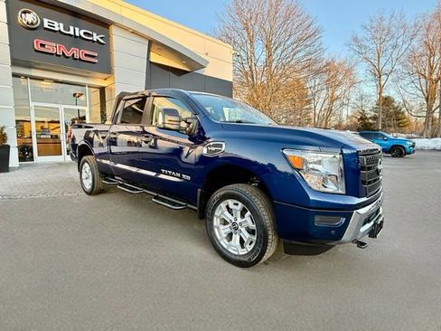 Used 2023 Nissan Titan SV w/ SV Convenience Package image 6