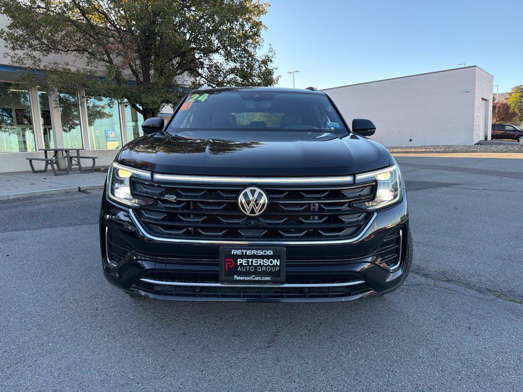 Used 2024 Volkswagen Atlas Cross Sport SEL Premium R-Line AWD/4WD image 2