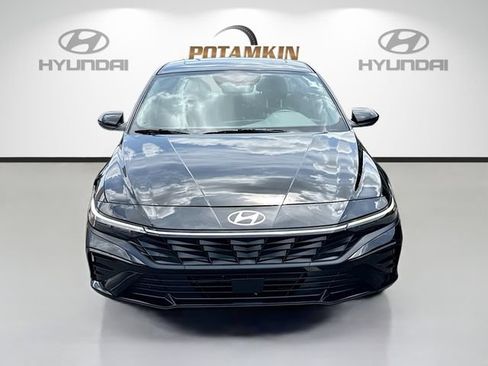 Certified 2025 Hyundai Elantra SEL FWD image 2