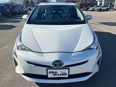 Used 2018 Toyota Prius Four w/ Advanced Technology Package image 2