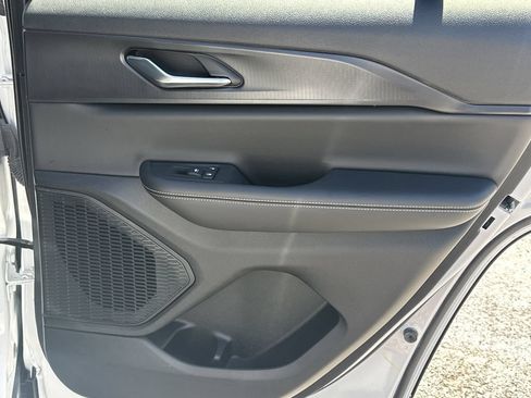Used 2025 Jeep Grand Cherokee Altitude RWD image 17