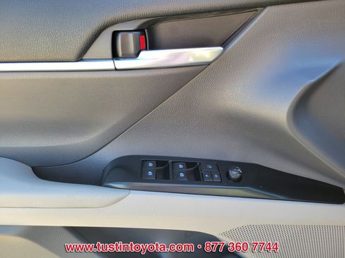 Certified 2018 Toyota Camry SE image 16