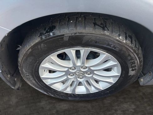 Used 2015 Toyota Sienna XLE Premium w/ Four Season Floor Mat Package FWD image 42