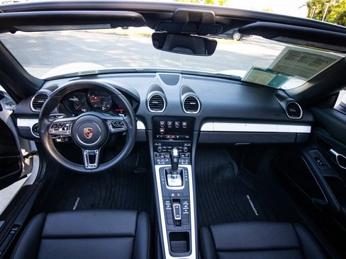 Used 2025 Porsche 718 Boxster RWD image 27