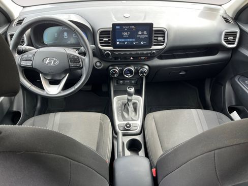 Used 2024 Hyundai Venue SEL image 10