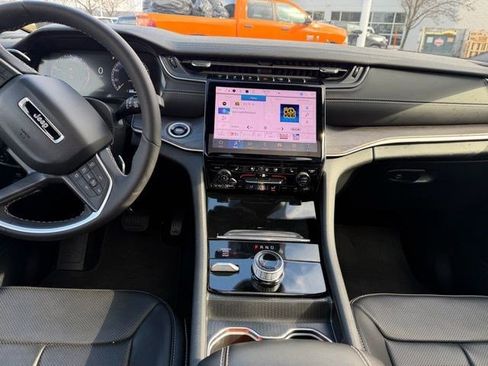 Certified 2025 Jeep Grand Cherokee L Limited w/ Luxury Tech Group II image 17