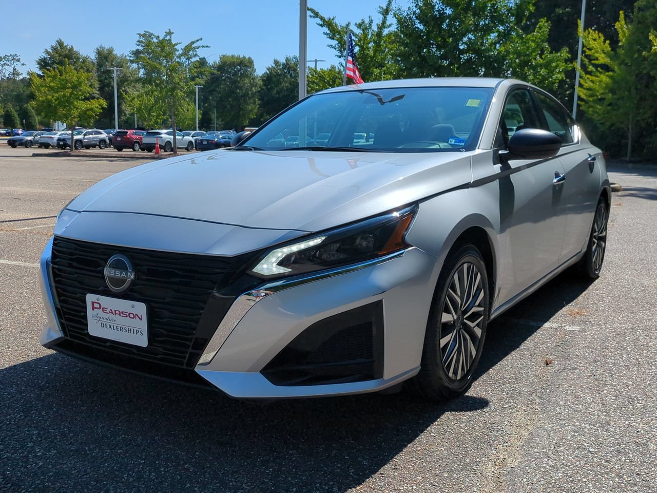 Used 2025 Nissan Altima 2.5 SV FWD image 8