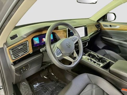 Used 2024 Volkswagen Atlas SE FWD image 9