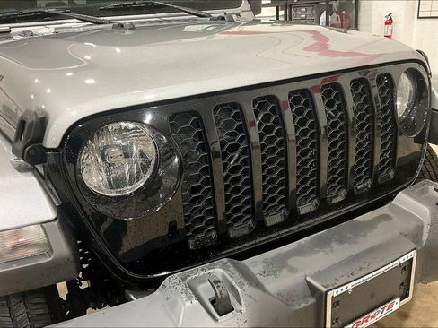 Used 2021 Jeep Gladiator Willys image 28