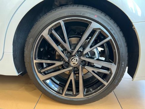 New 2026 Toyota Camry Hybrid FWD image 19
