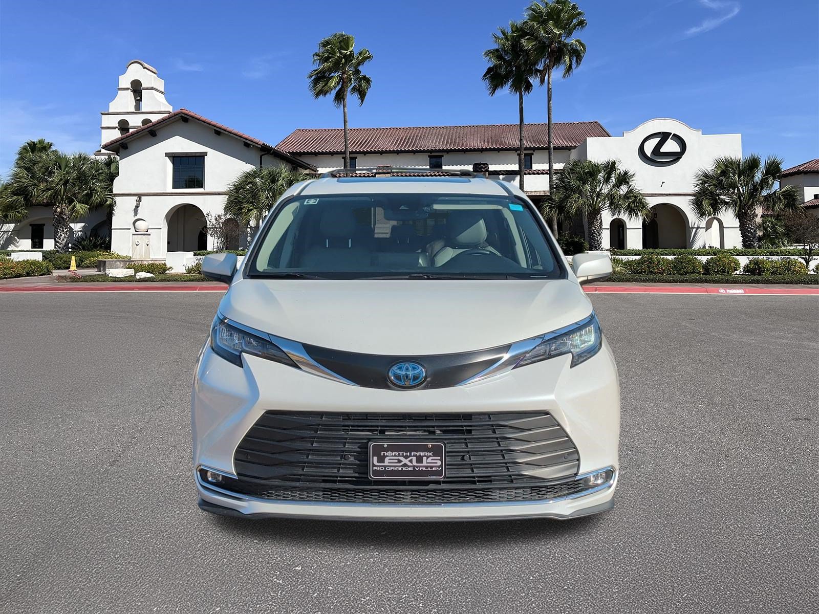 Used 2023 Toyota Sienna XLE FWD image 6