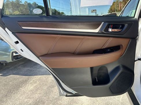 Used 2018 Subaru Outback 3.6R Touring w/ Popular Package #3 image 10