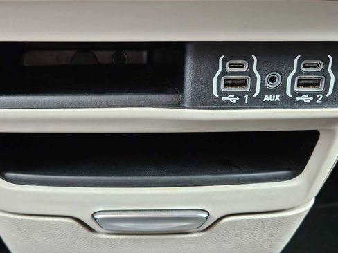 Used 2023 Chrysler Voyager LX FWD image 18