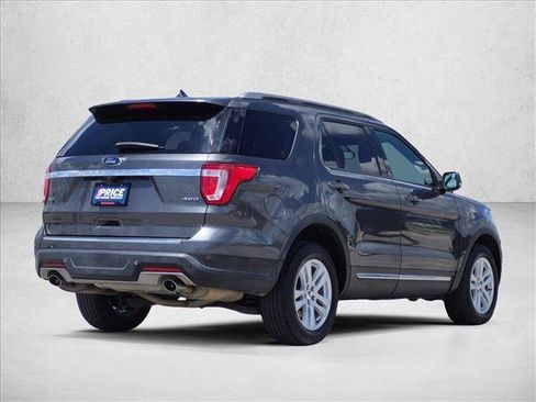 Used 2018 Ford Explorer XLT w/ Equipment Group 202A AWD/4WD image 5