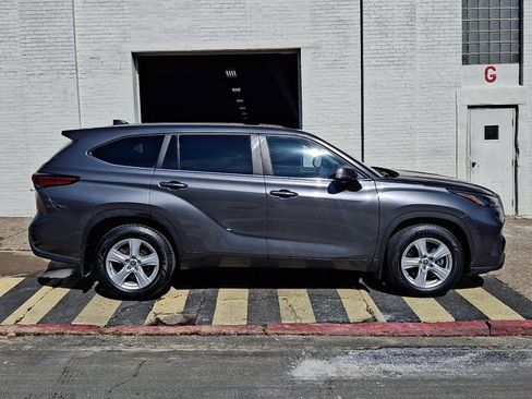 Used 2023 Toyota Highlander LE image 7
