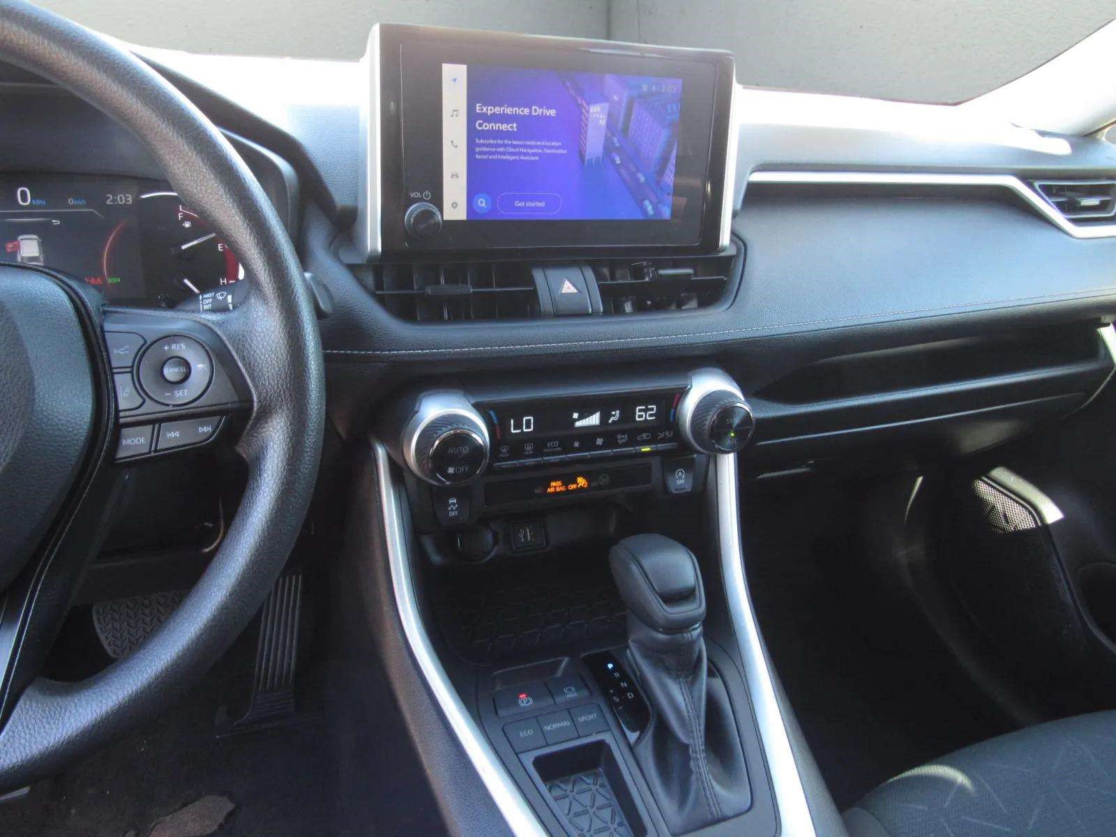 Used 2025 Toyota RAV4 XLE FWD image 17