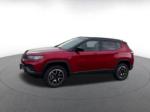 Used 2025 Jeep Compass Trailhawk image 3