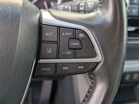 Used 2022 Toyota Highlander XLE image 35