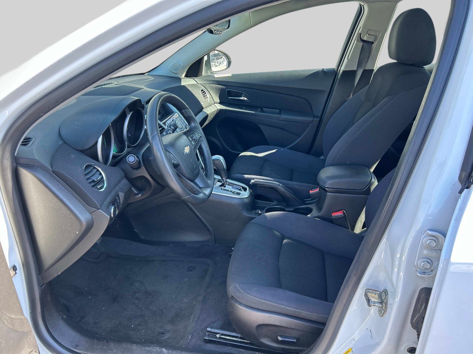 Used 2015 Chevrolet Cruze LT FWD image 10
