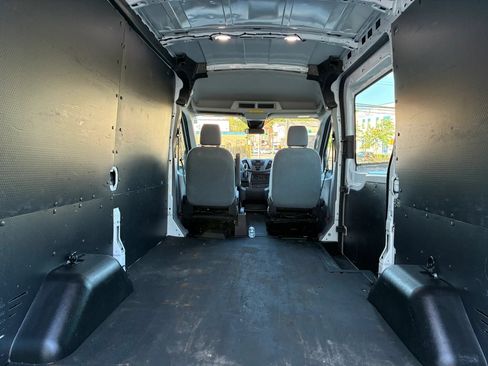 Used 2019 Ford Transit 250 130 Medium Roof RWD image 19