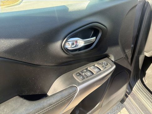 Used 2022 Jeep Cherokee Latitude Lux image 16