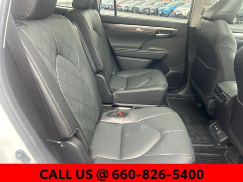 Certified 2024 Toyota Highlander Platinum AWD/4WD image 10