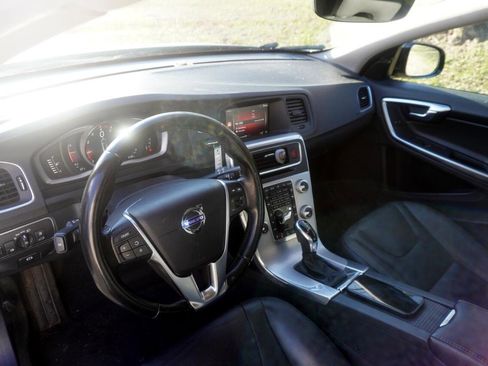 Used 2018 Volvo V60 T5 Cross Country w/ Convenience Package AWD/4WD image 14