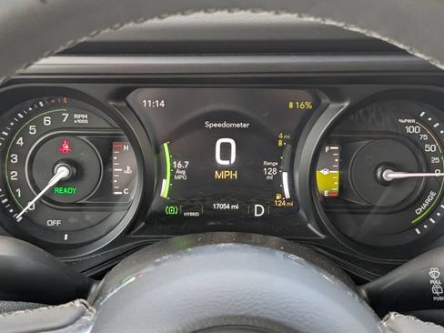 Used 2025 Jeep Wrangler Unlimited Sahara AWD/4WD image 24