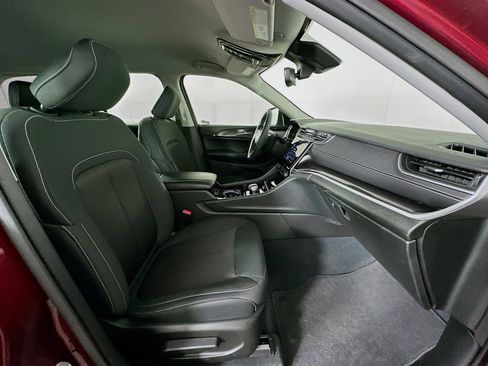 Used 2023 Jeep Grand Cherokee Laredo w/ Luxury Tech Group I image 30