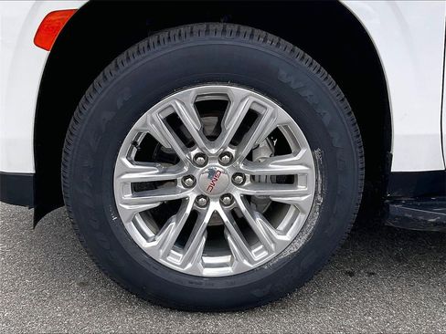 Used 2024 GMC Yukon XL SLT image 7