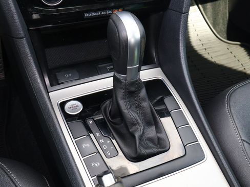 Used 2020 Volkswagen Passat 2.0T SEL image 25