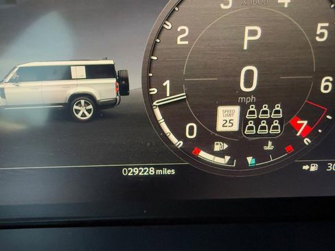 Used 2023 Land Rover Defender 130 X-Dynamic SE image 22