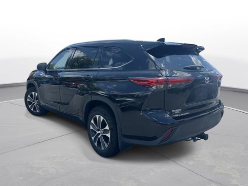 Used 2022 Toyota Highlander XLE AWD/4WD image 8