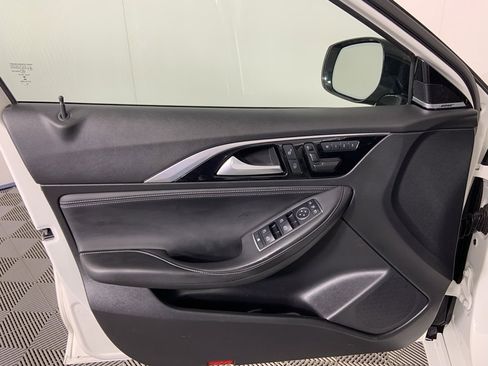 Used 2017 INFINITI QX30 Premium w/ Navigation Package image 21