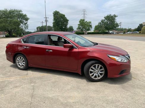 Used 2017 Nissan Altima 2.5 S w/ Power Driver Seat Package FWD image 7