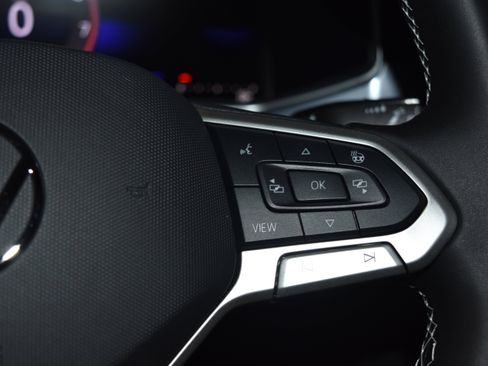 New 2025 Volkswagen Taos SE image 7