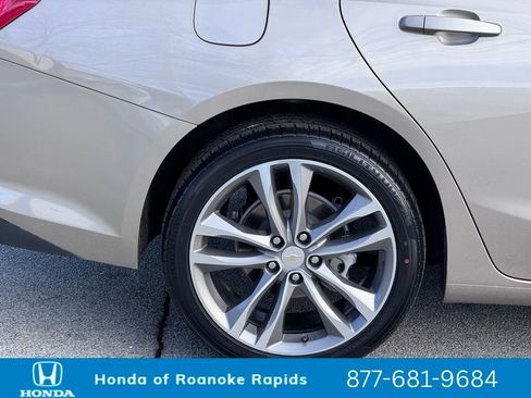 Used 2024 Chevrolet Malibu LT image 40