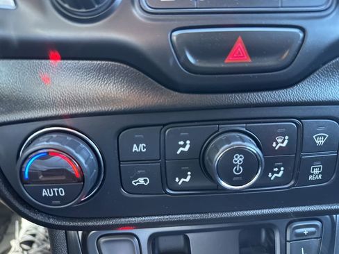 Used 2020 GMC Terrain SLT image 19