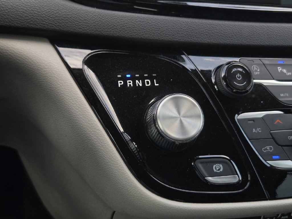 Used 2024 Chrysler Pacifica Touring-L FWD image 21