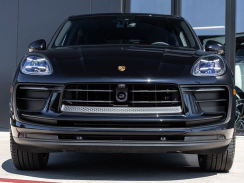 Certified 2026 Porsche Macan image 8