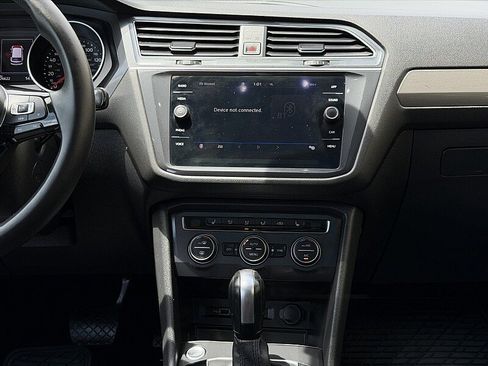 Used 2020 Volkswagen Tiguan SE w/ Panoramic Sunroof Package AWD/4WD image 13