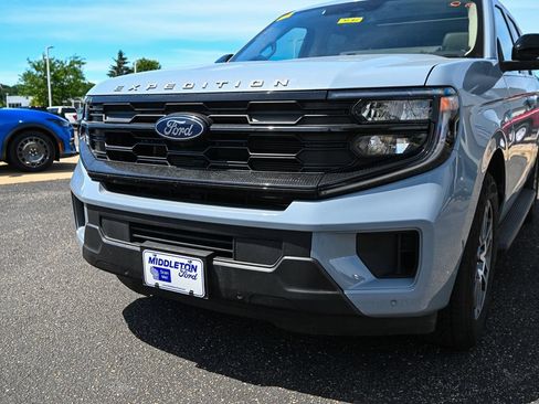 Used 2025 Ford Expedition Active AWD/4WD image 11