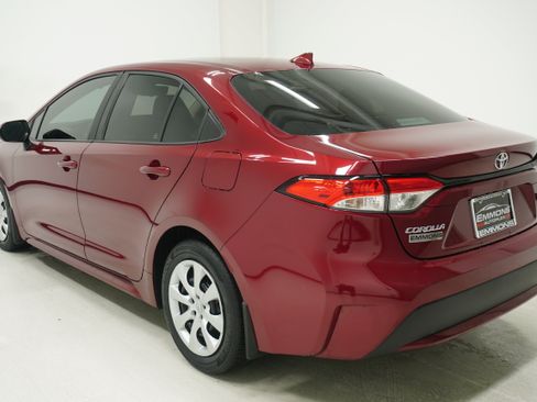 Used 2022 Toyota Corolla LE FWD image 6