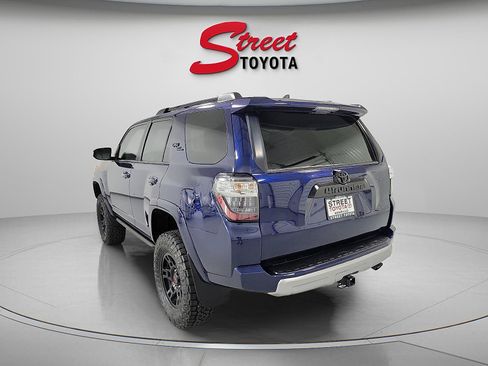 Certified 2022 Toyota 4Runner TRD Off-Road Premium w/ Moonroof Package AWD/4WD image 2