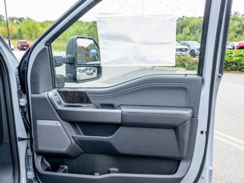 New 2026 Ford F250 Lariat w/ Black Appearance Package image 24