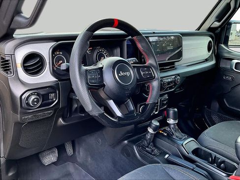 Used 2024 Jeep Gladiator Sport AWD/4WD image 18