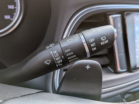 Used 2023 Buick Enclave Essence image 29