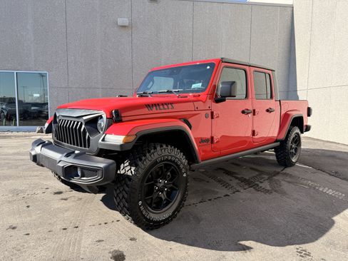 Used 2024 Jeep Gladiator Sport image 2
