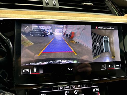 Certified 2024 Audi Q8 e-tron Premium Plus w/ Premium Plus Package AWD/4WD image 22