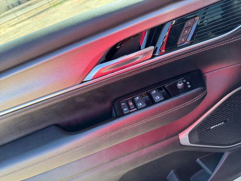 Used 2023 Jeep Wagoneer 2WD image 11